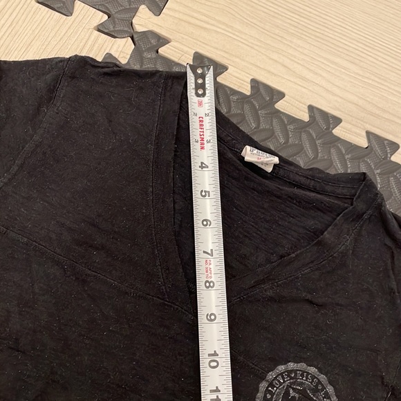 Victoria’s Secret pink love•kiss •laugh• smilf •happy T-shirt size medium - Picture 6 of 7